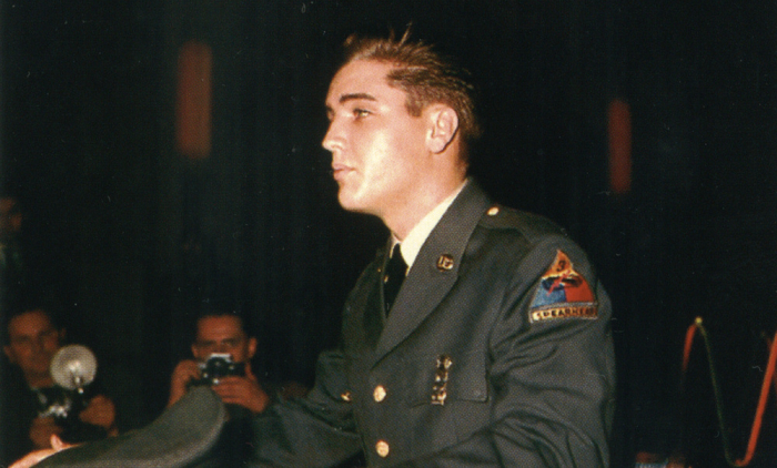 Erste Pressekonferenz