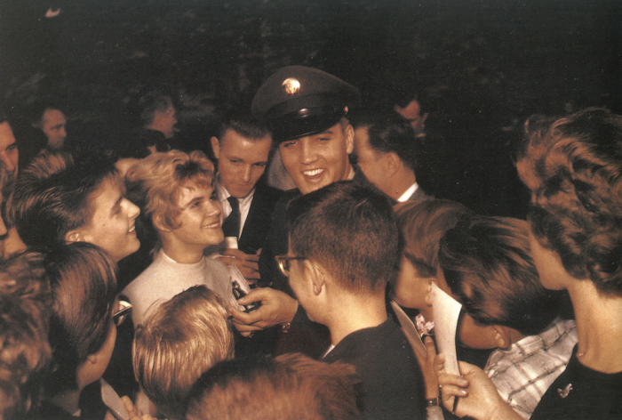 Links von Elvis Margit Buergin