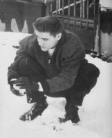 Elvis bei der Schneeballschlacht